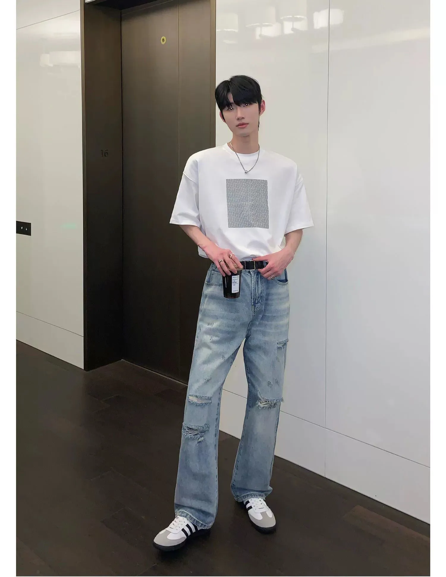 Cui Distressed and Ripped Knee Jeans
