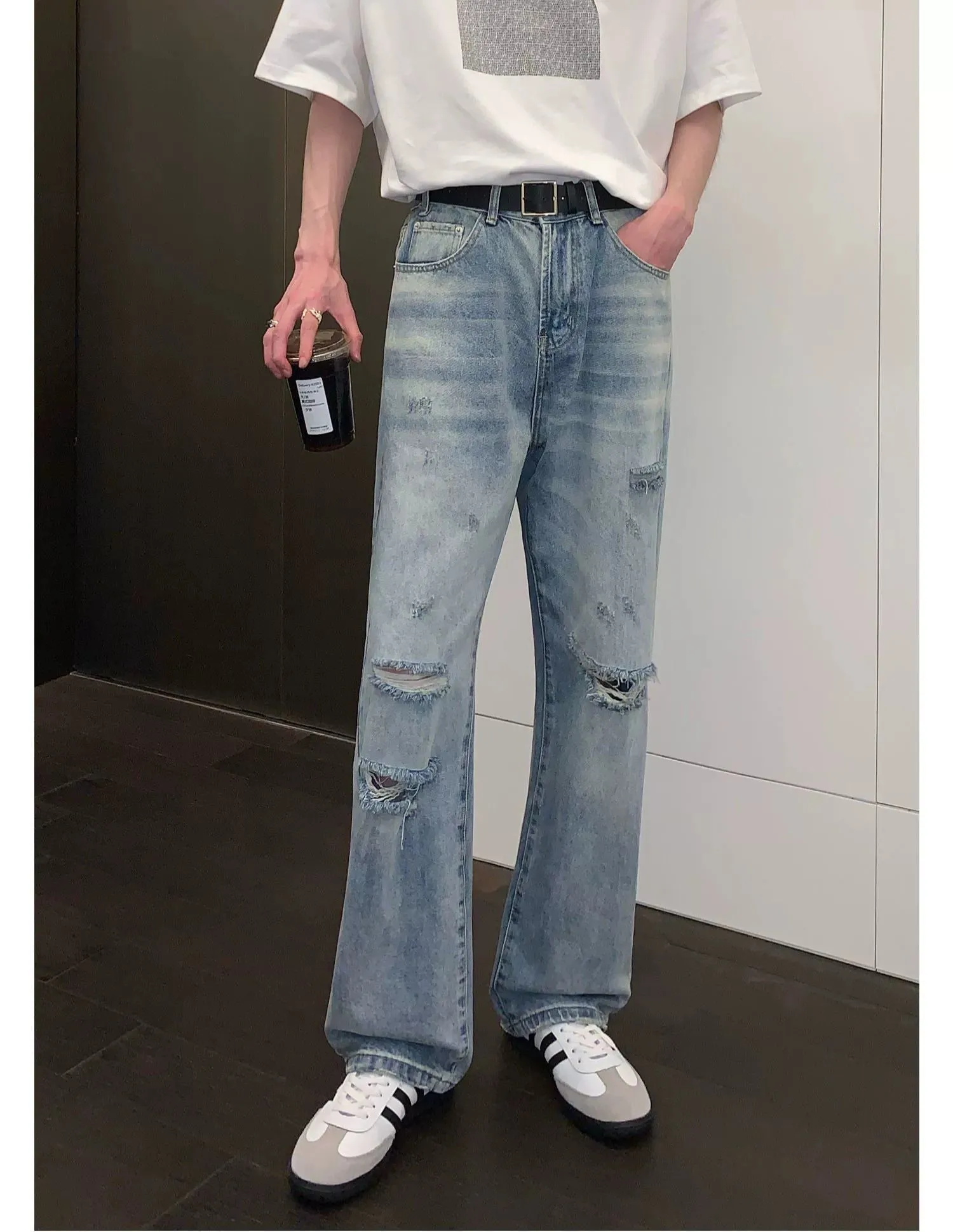 Cui Distressed and Ripped Knee Jeans