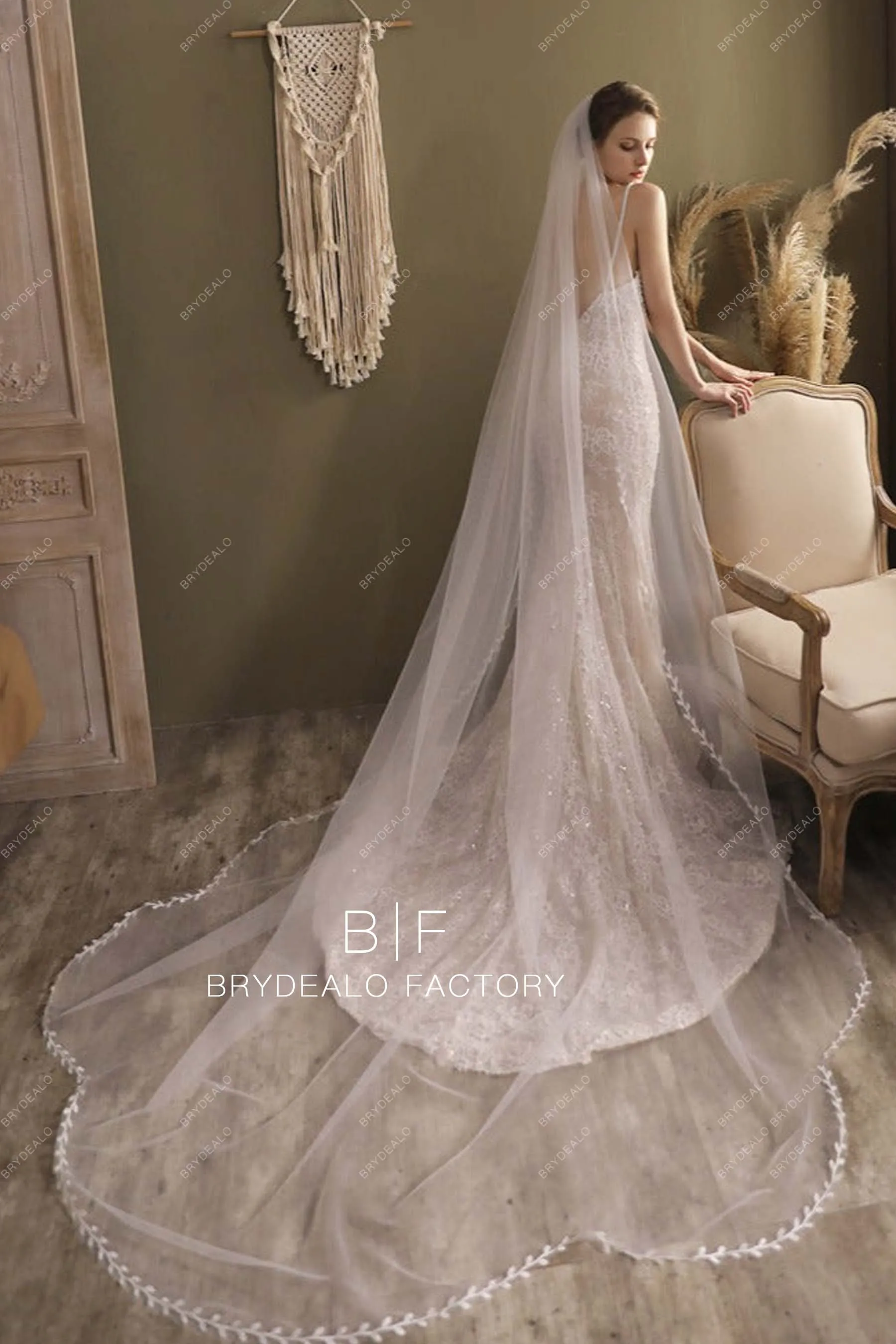 Leaf Motif Lace Cutout Edge Bridal Veil