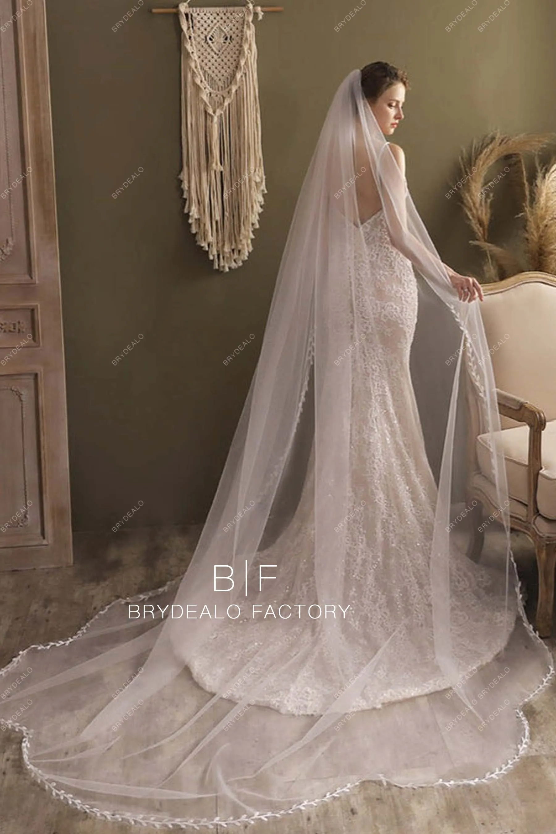 Leaf Motif Lace Cutout Edge Bridal Veil
