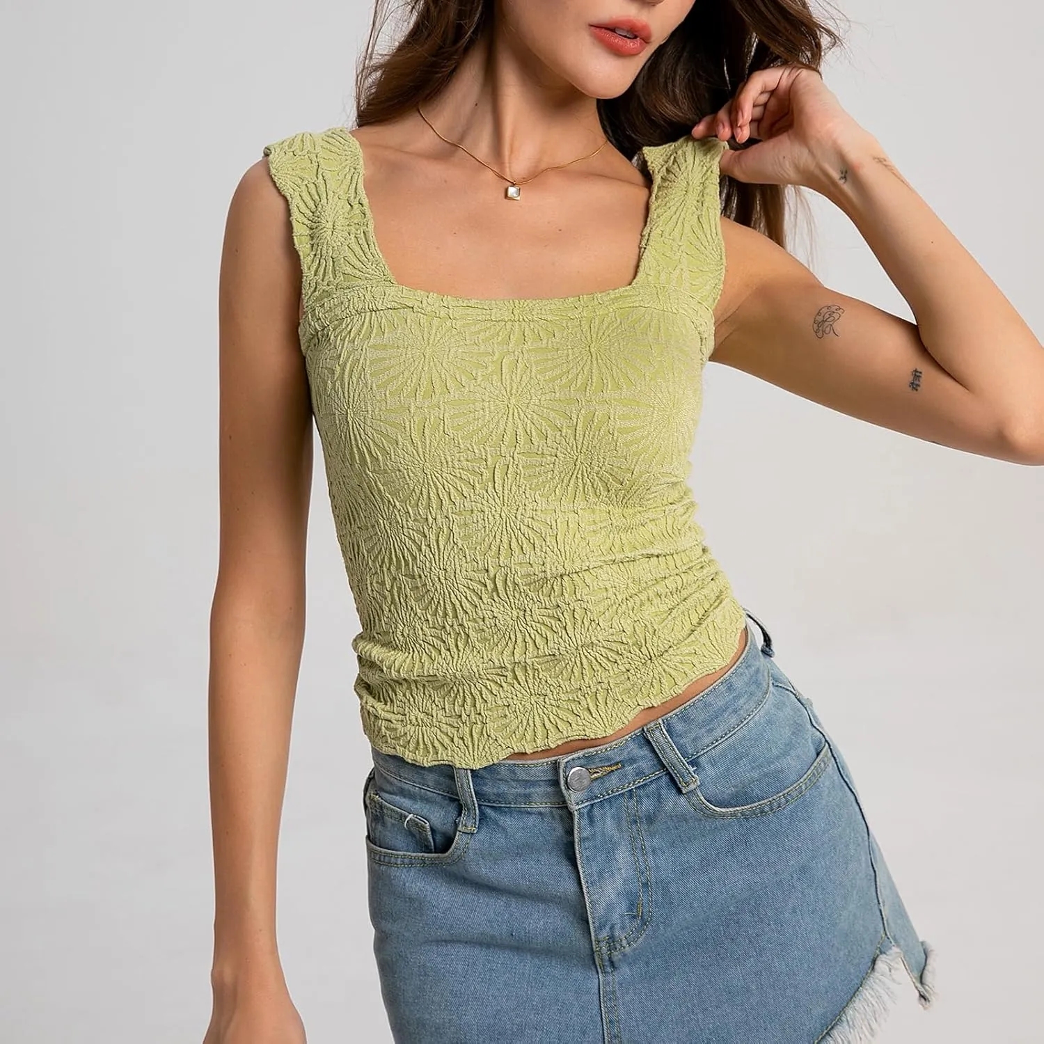 Women's Square Neck Wide Strap Crop Tank Tops Flower Going Out Tops Slim Fit Lettuce Trim Crop Cami Tops